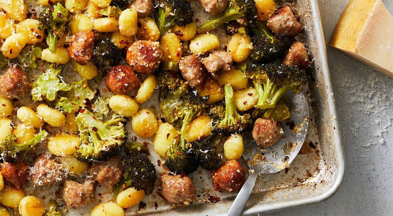 گنوچی ترد با سوسیس و بروکلی(Crispy Gnocchi With Sausage and Broccoli)